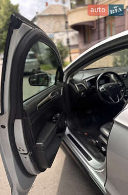 Седан Ford Fusion 2016 в 