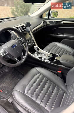 Седан Ford Fusion 2016 в 