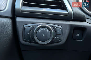 Седан Ford Fusion 2015 в 