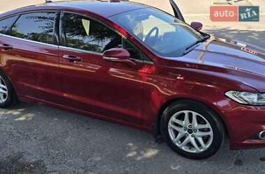 Седан Ford Fusion 2016 в 