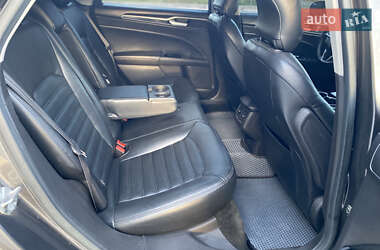 Седан Ford Fusion 2015 в 