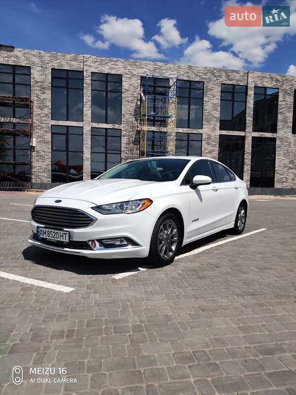 Седан Ford Fusion 2017 в 
