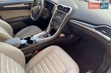 Седан Ford Fusion 2016 в 