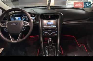 Седан Ford Fusion 2015 в 