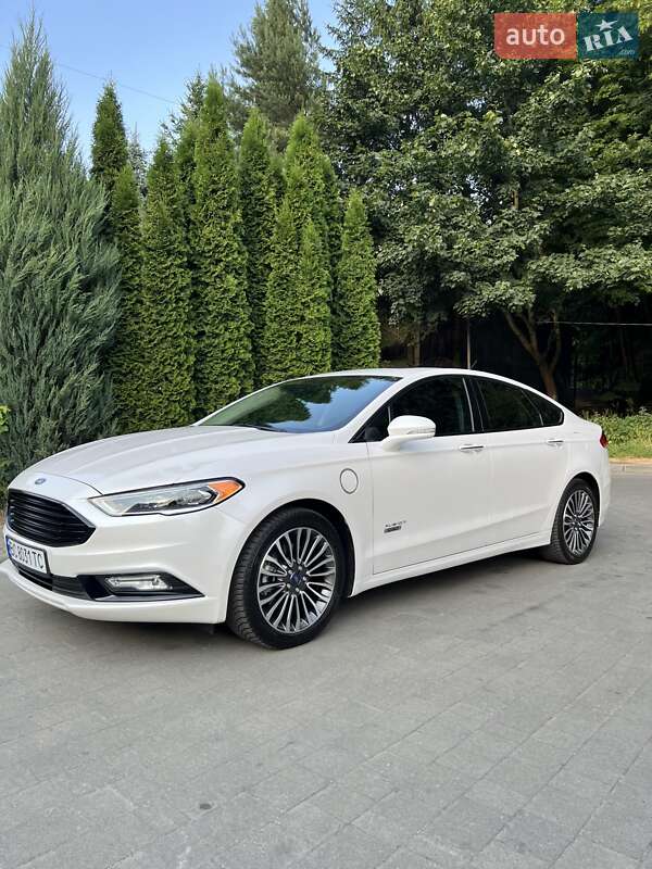 Седан Ford Fusion 2018 в 