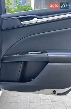 Седан Ford Fusion 2018 в 