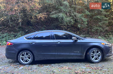 Седан Ford Fusion 2017 в 