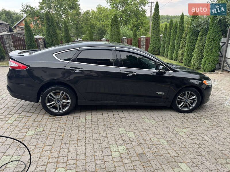 Седан Ford Fusion 2014 в Гвіздці