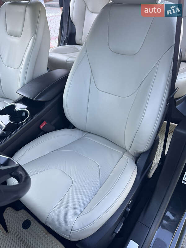 Седан Ford Fusion 2014 в Гвіздці
