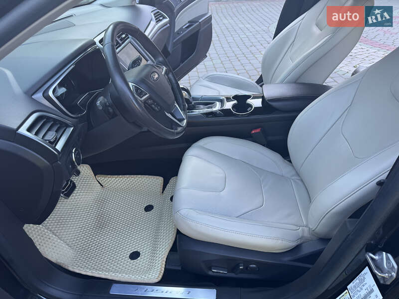 Седан Ford Fusion 2014 в Гвіздці