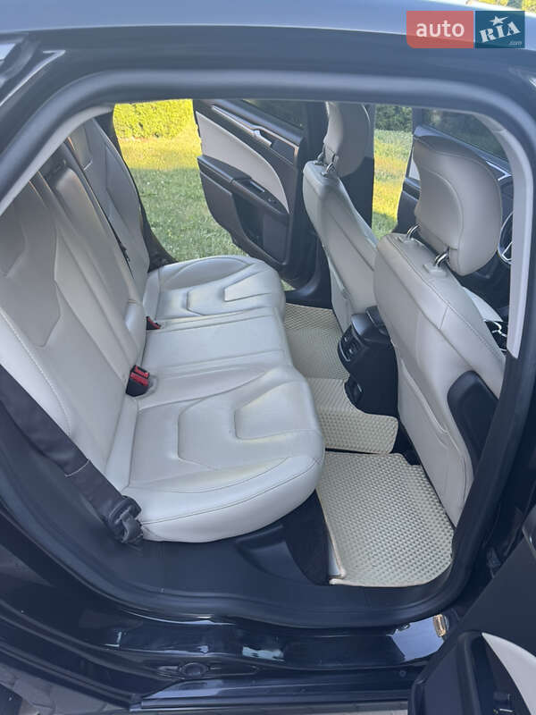 Седан Ford Fusion 2014 в Гвіздці