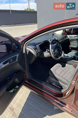 Седан Ford Fusion 2015 в 