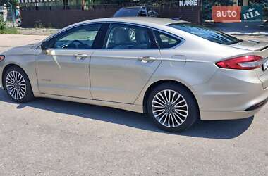 Седан Ford Fusion 2018 в 