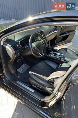 Седан Ford Fusion 2017 в 