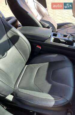 Седан Ford Fusion 2017 в 