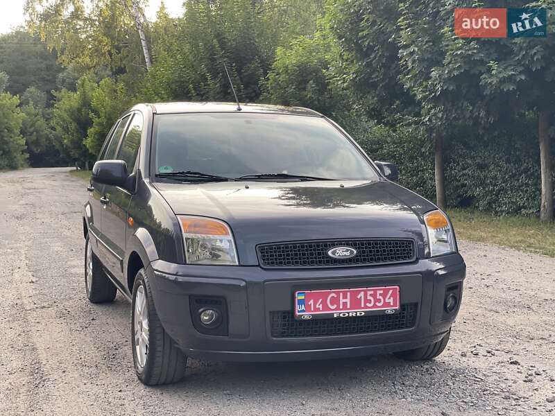 Хэтчбек Ford Fusion 2011 в 