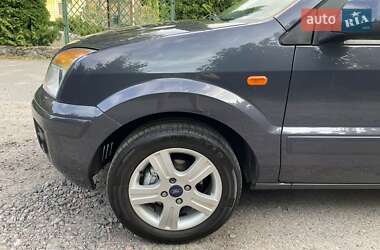Хэтчбек Ford Fusion 2011 в 