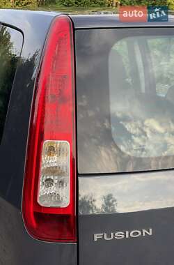 Хэтчбек Ford Fusion 2011 в 