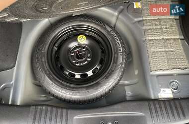 Хэтчбек Ford Fusion 2011 в 