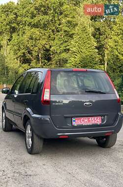 Хэтчбек Ford Fusion 2011 в 