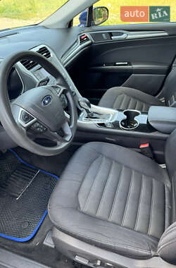 Седан Ford Fusion 2015 в 