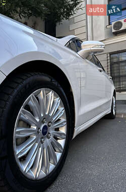 Седан Ford Fusion 2013 в 