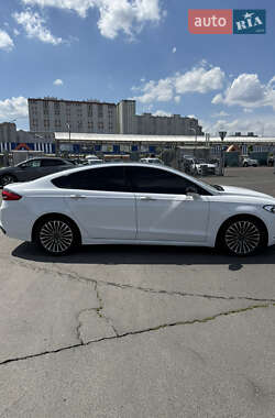 Седан Ford Fusion 2016 в 
