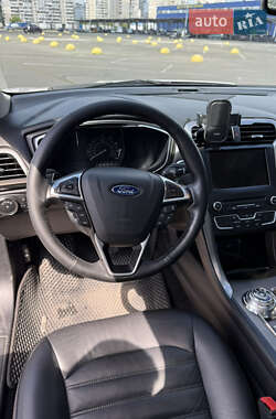 Седан Ford Fusion 2016 в 
