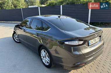 Седан Ford Fusion 2015 в 