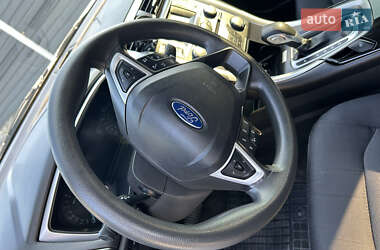 Седан Ford Fusion 2015 в 