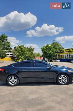 Седан Ford Fusion 2013 в 