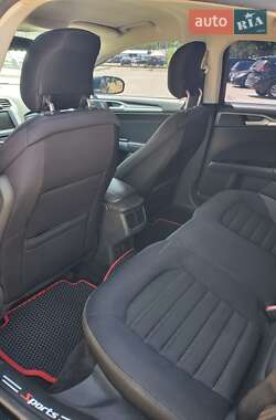 Седан Ford Fusion 2013 в 
