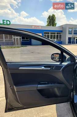 Седан Ford Fusion 2013 в 
