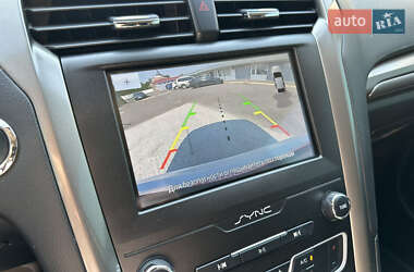 Седан Ford Fusion 2019 в 
