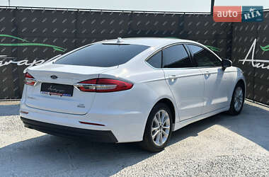 Седан Ford Fusion 2019 в 
