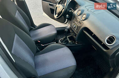 Хэтчбек Ford Fusion 2006 в 