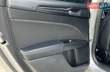 Седан Ford Fusion 2017 в 