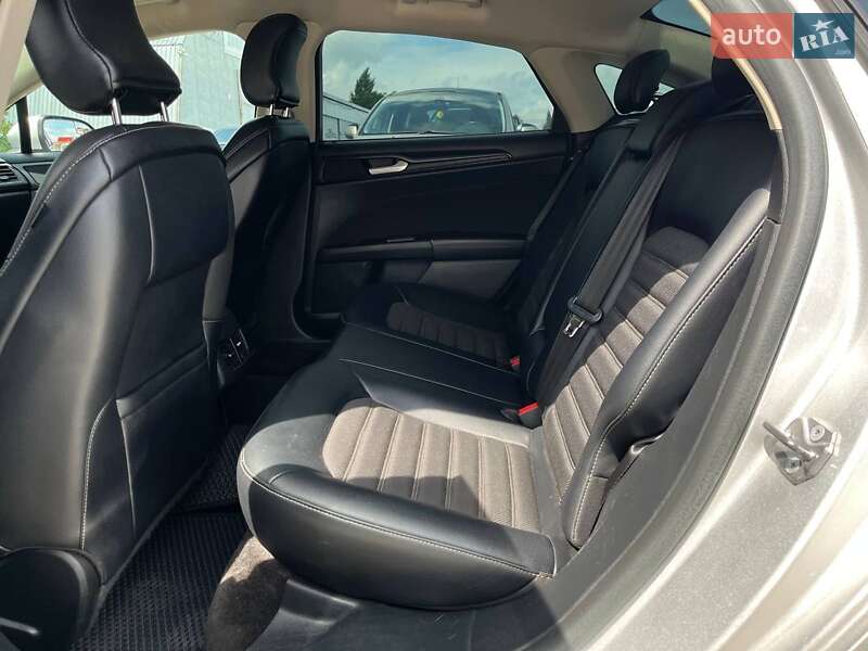 Седан Ford Fusion 2017 в Львові