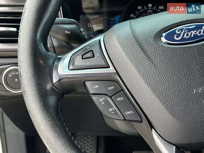 Седан Ford Fusion 2017 в Львові