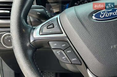 Седан Ford Fusion 2017 в 