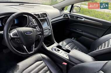Седан Ford Fusion 2017 в 