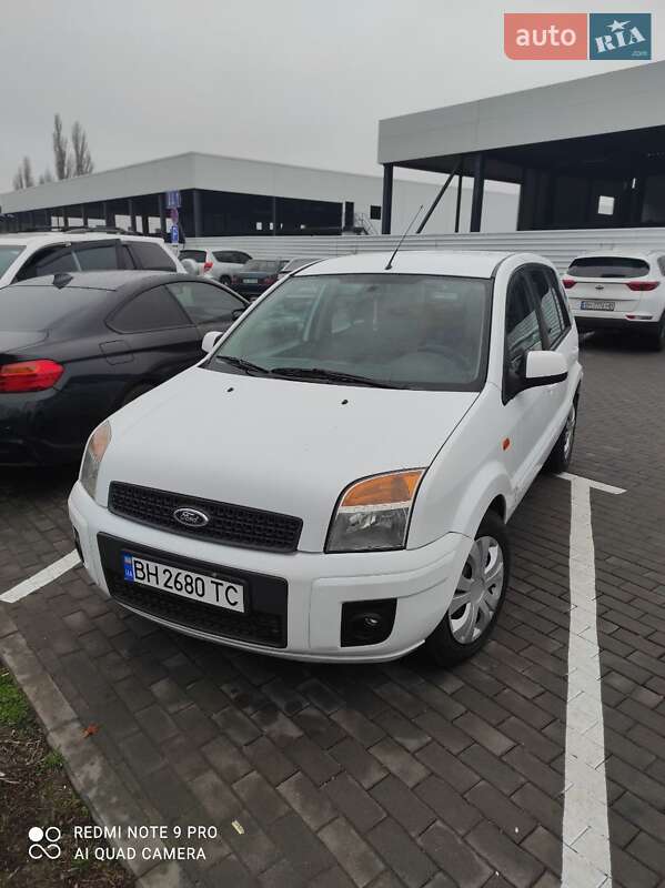 Хэтчбек Ford Fusion 2011 в 