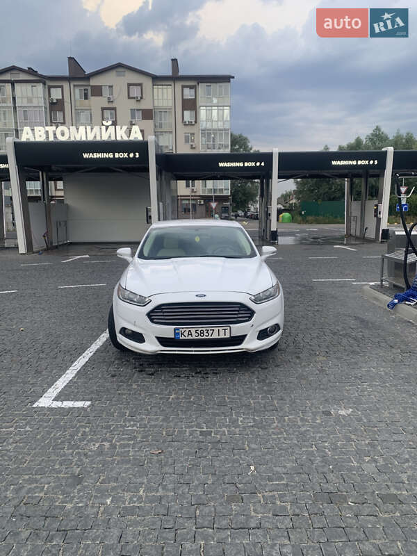 Седан Ford Fusion 2015 в 