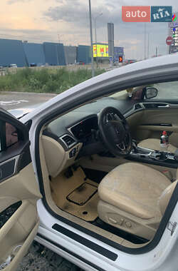 Седан Ford Fusion 2015 в 
