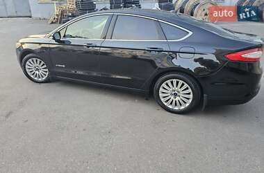 Седан Ford Fusion 2013 в 