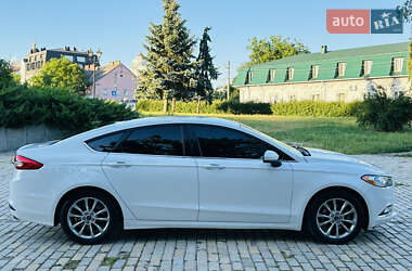 Седан Ford Fusion 2017 в 