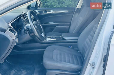Седан Ford Fusion 2017 в 