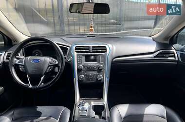 Седан Ford Fusion 2017 в 