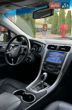Седан Ford Fusion 2016 в 