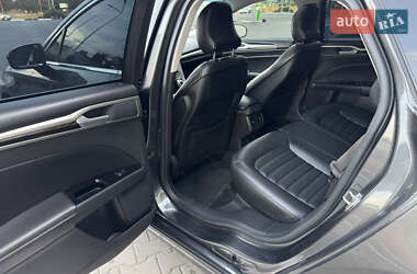 Седан Ford Fusion 2016 в 